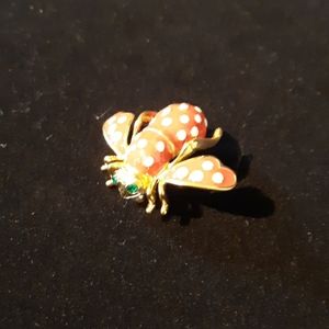Bee brooch